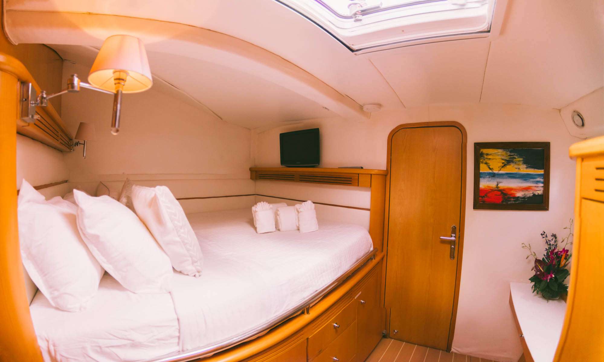 KELEA Yacht Charter - Another aft queen guest suite