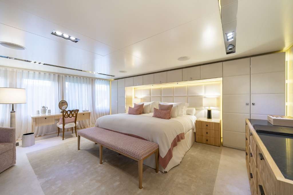 Icon Yacht Charter - Master Suite