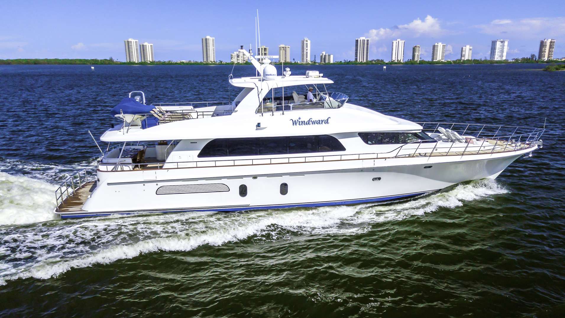 windward view yacht