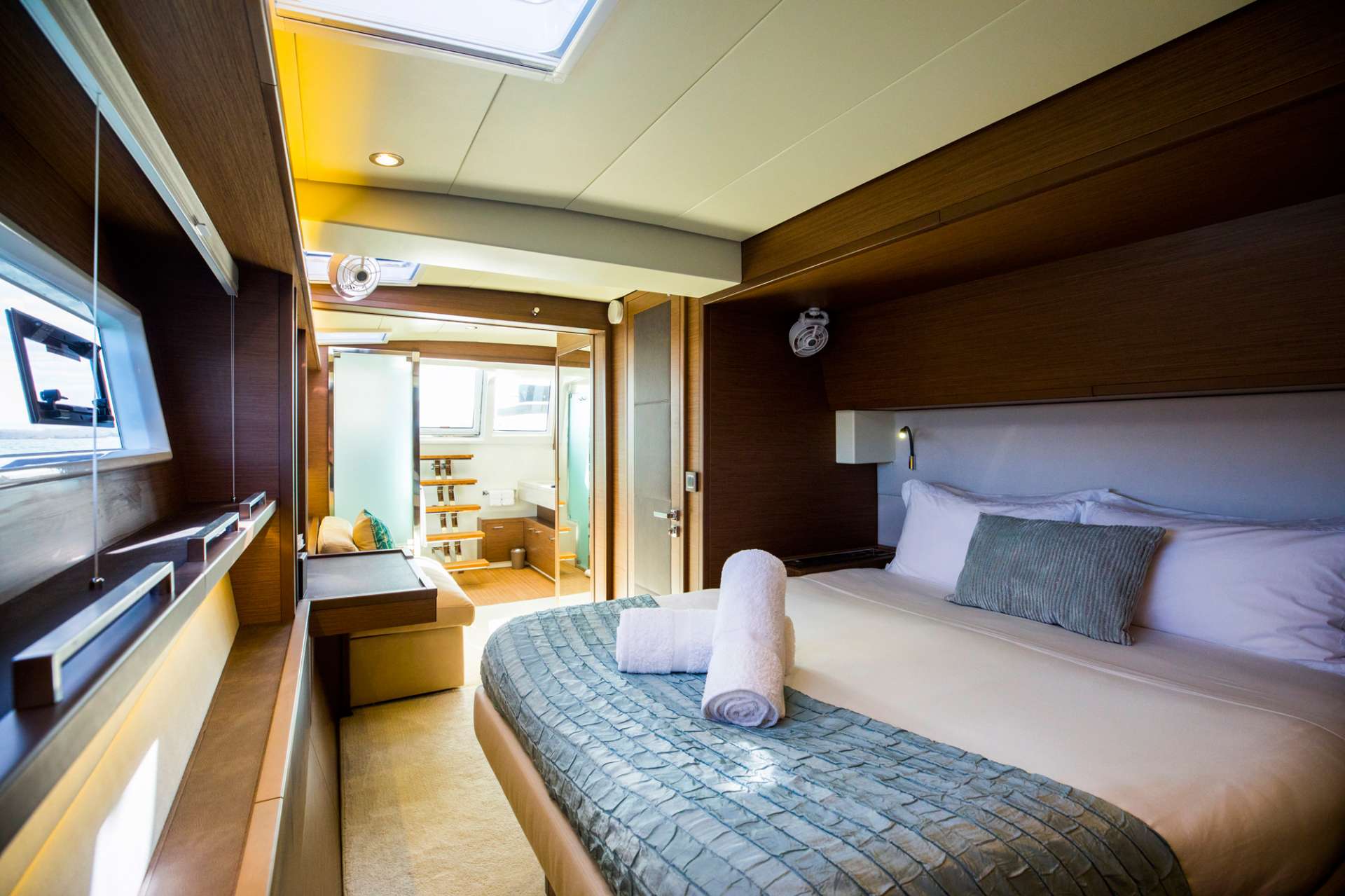 LADY FIONA Yacht Charter - Master Cabin
