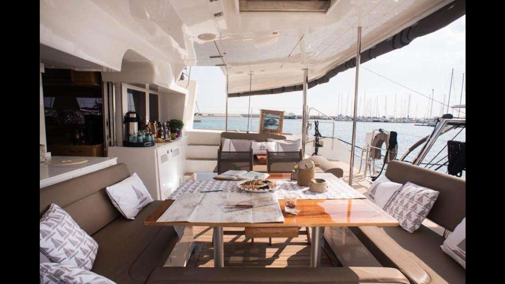 Catamaran Charter New Horizons