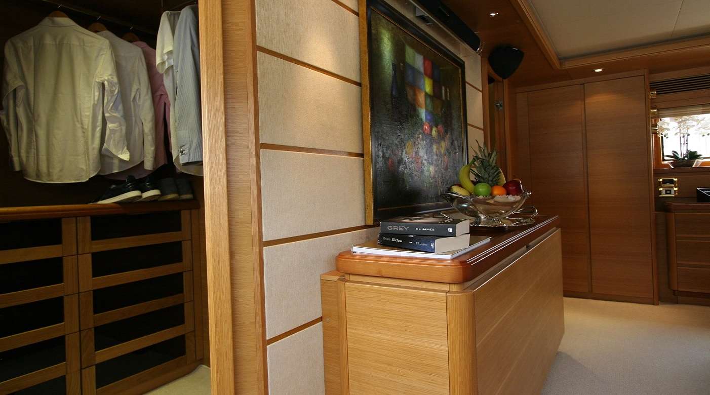 MASTER CABIN WALK IN CLOSET