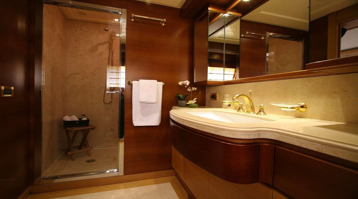 MASTER CABIN BATHROOM