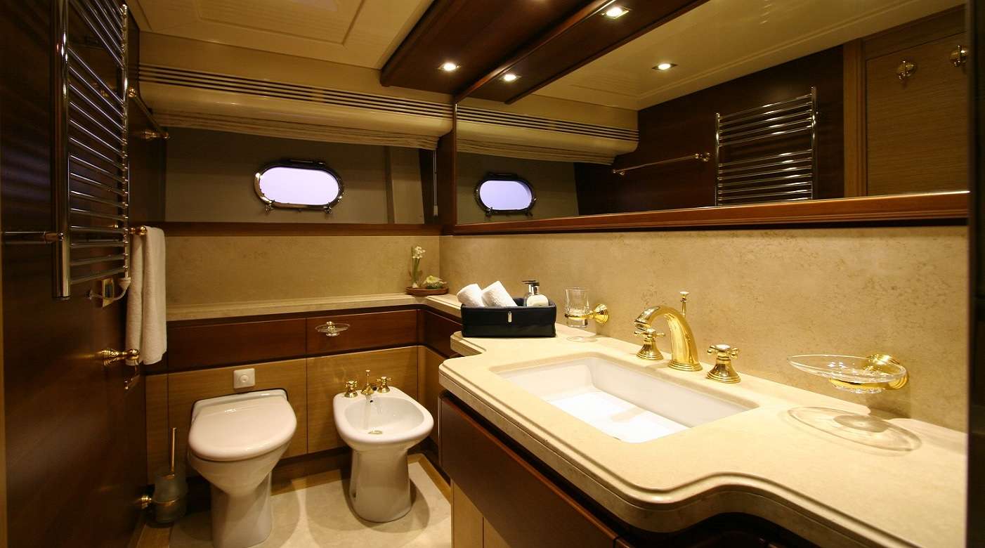 DOUBLE CABIN BATHROOM