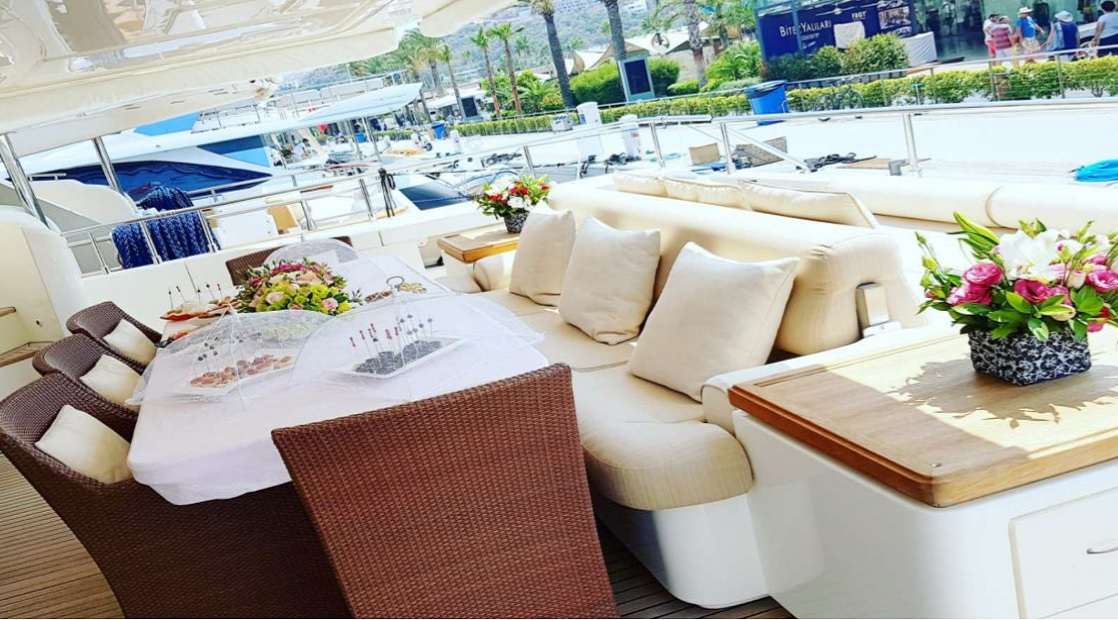AFT DINING SECTION