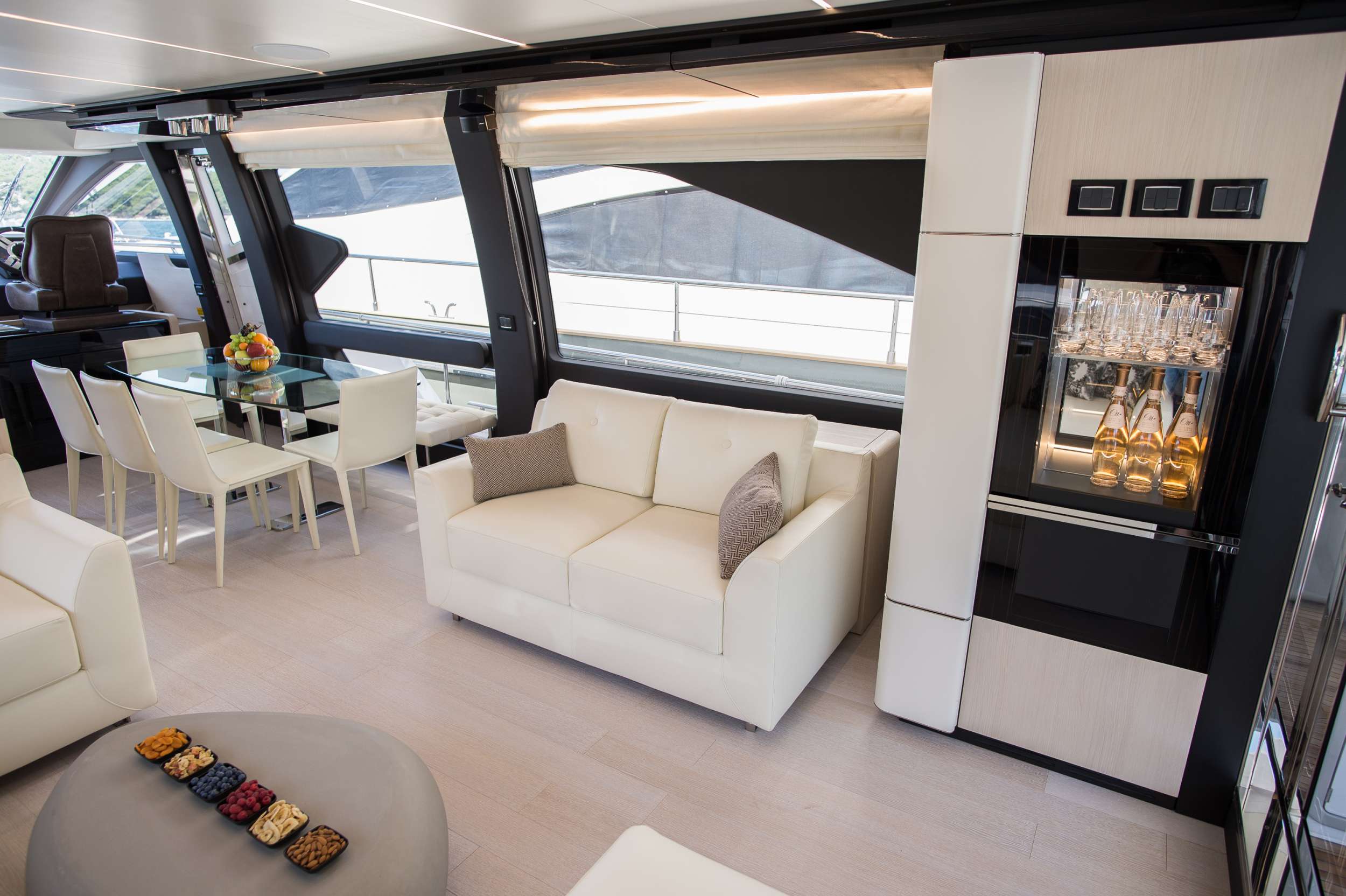 ALYSS Yacht Charter - Salon