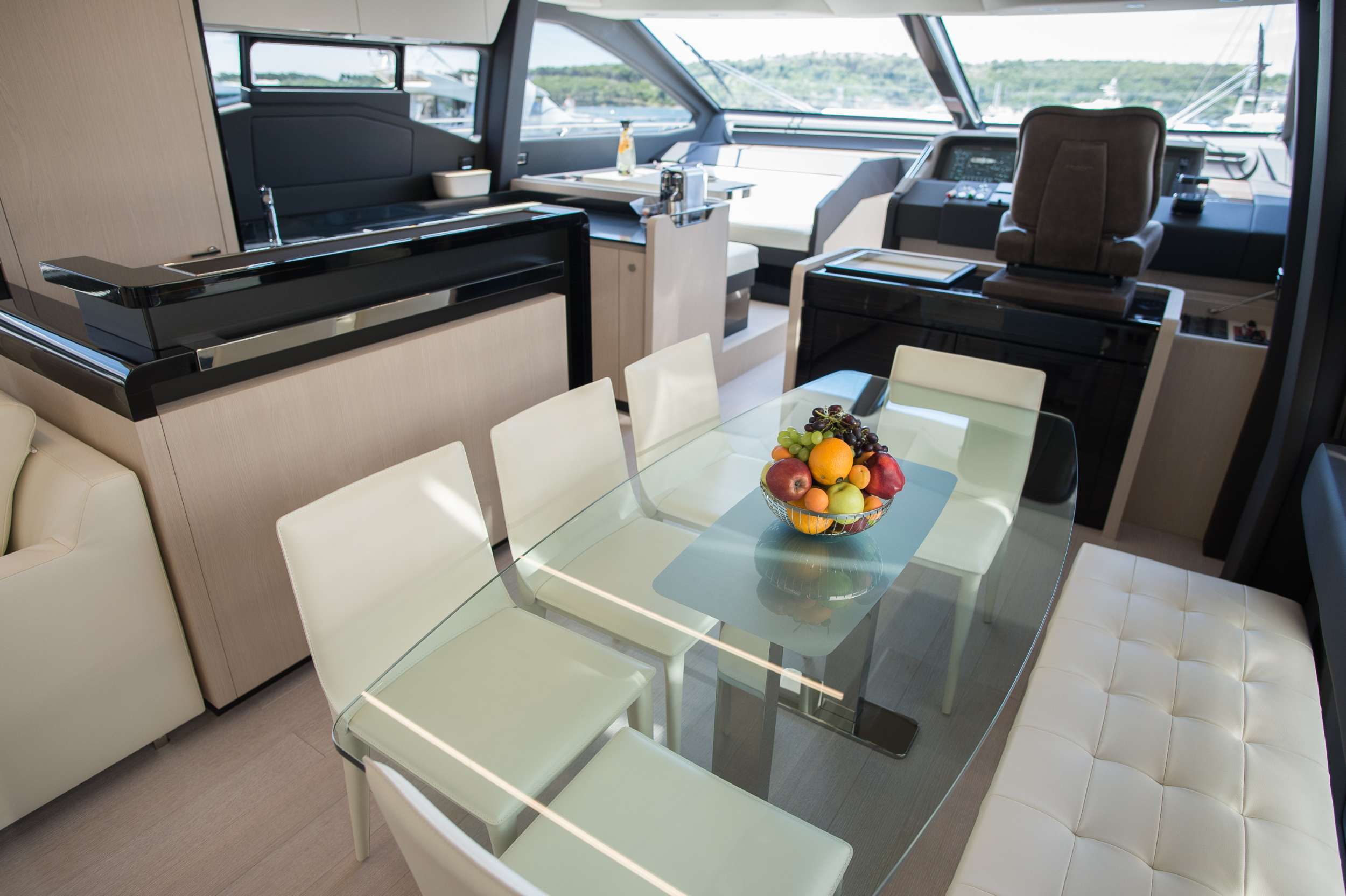 ALYSS Yacht Charter - Dining area