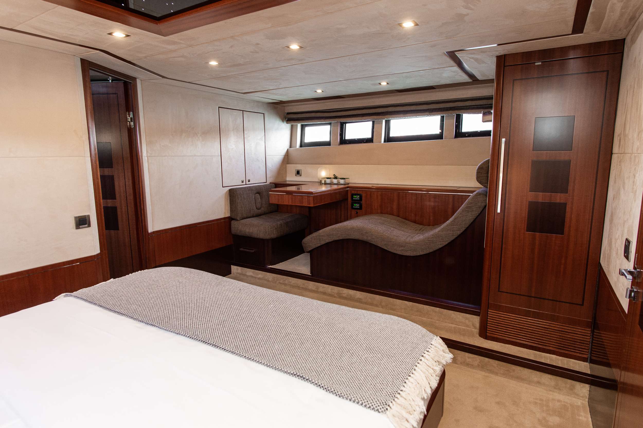 LE CHIFFRE Yacht Charter - Master Cabin