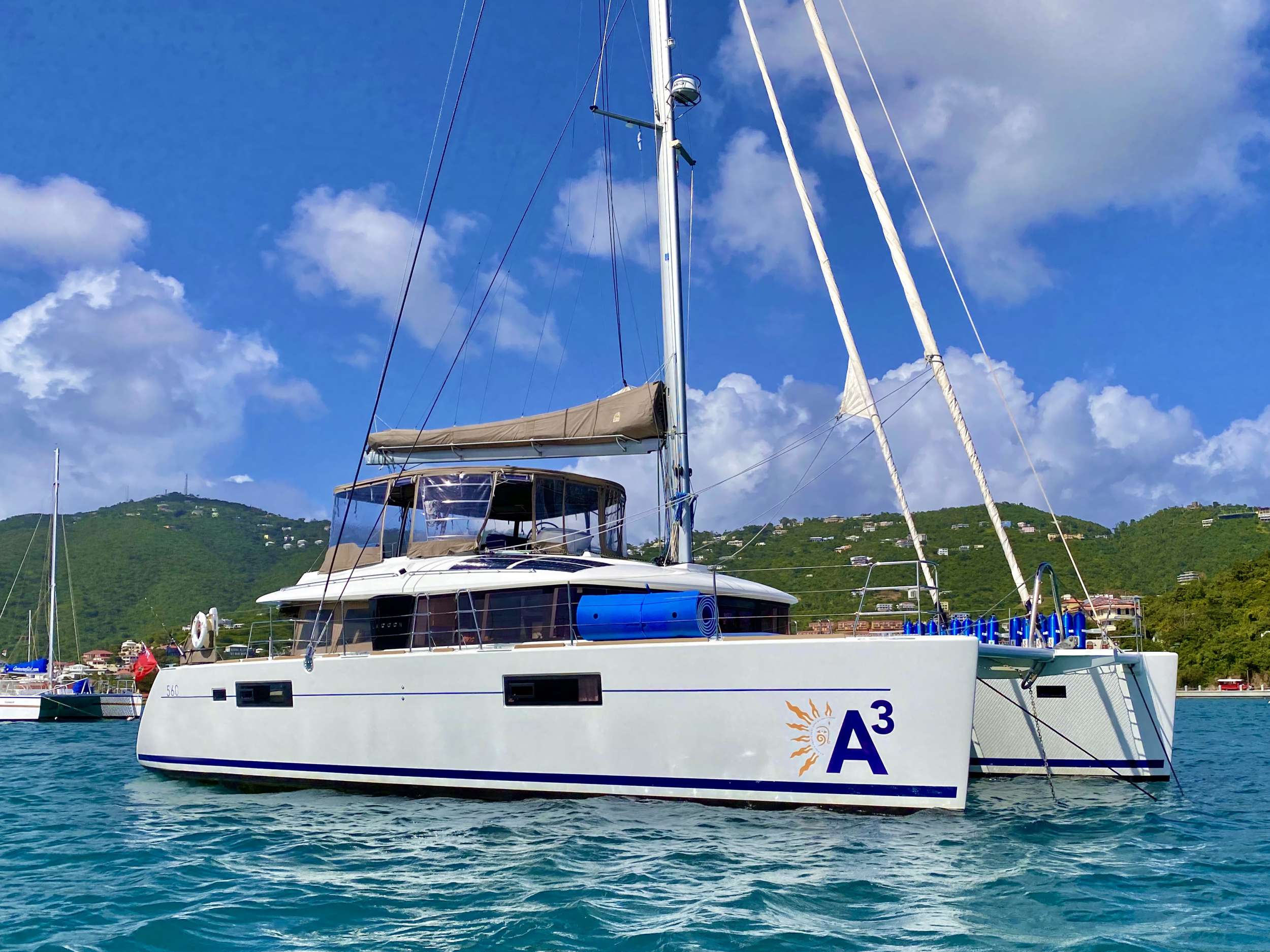 crewed catamaran charters bvi