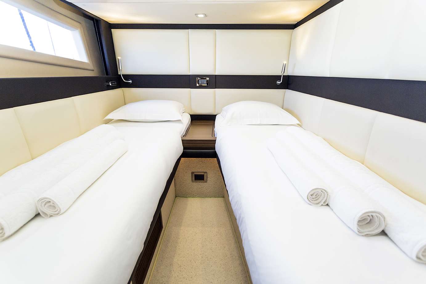 MINI TOO Yacht Charter - Guest Cabin