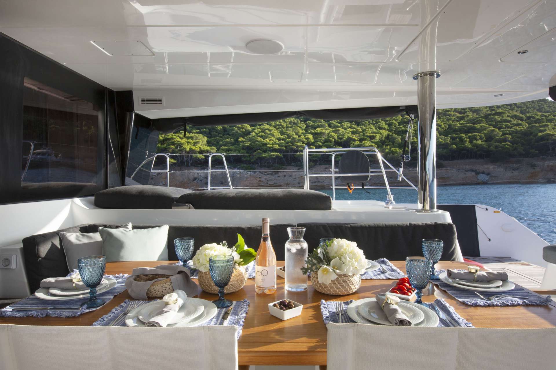 Yacht charter Phantom