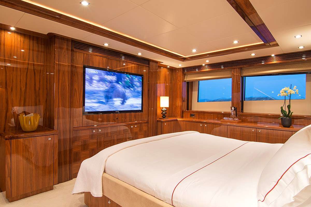 PATHOS Yacht Charter - VIP Suite 2