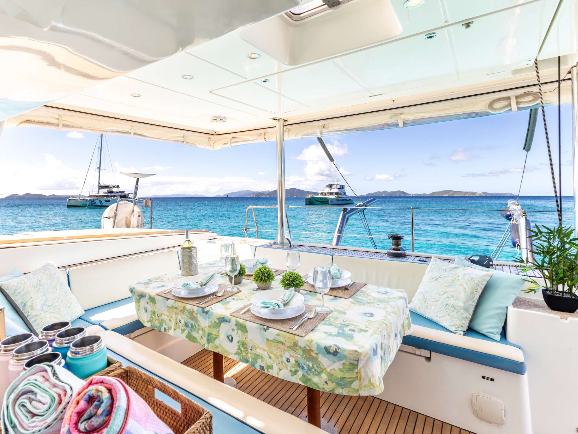 GAMBIT Yacht Charter - Gambit has a spacious, comfortable saloon, the perfect place to set up a game or puzzle, catch up on reading or work on your laptop should the office call.