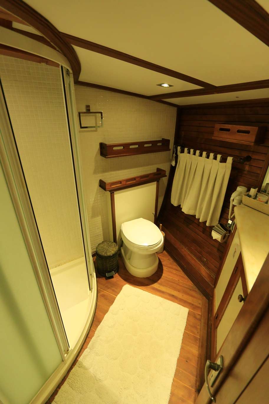 Aft Master Cabin Bathroom