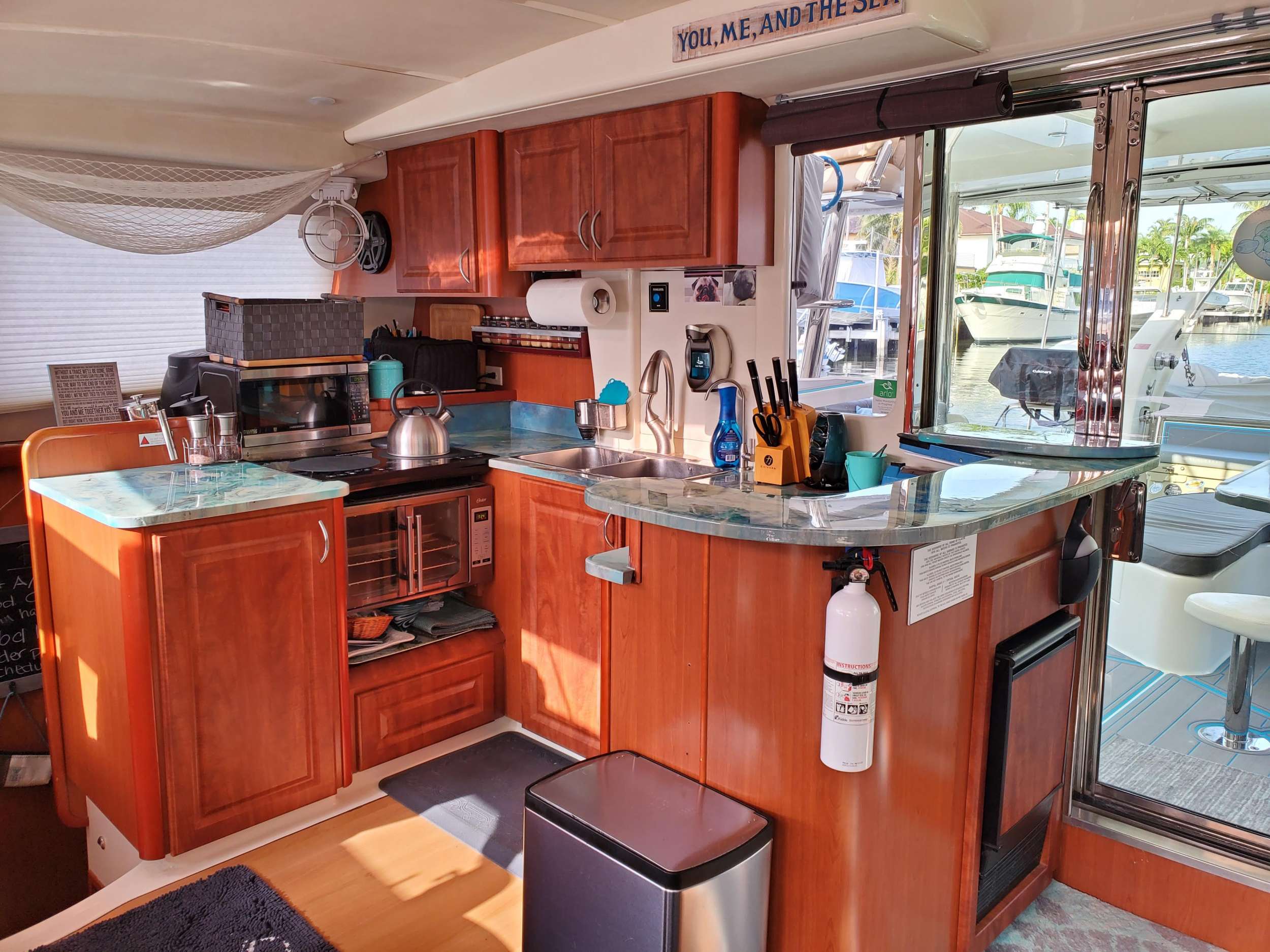 THE SPACE BETWEEN Yacht Charter - Guest Cabin