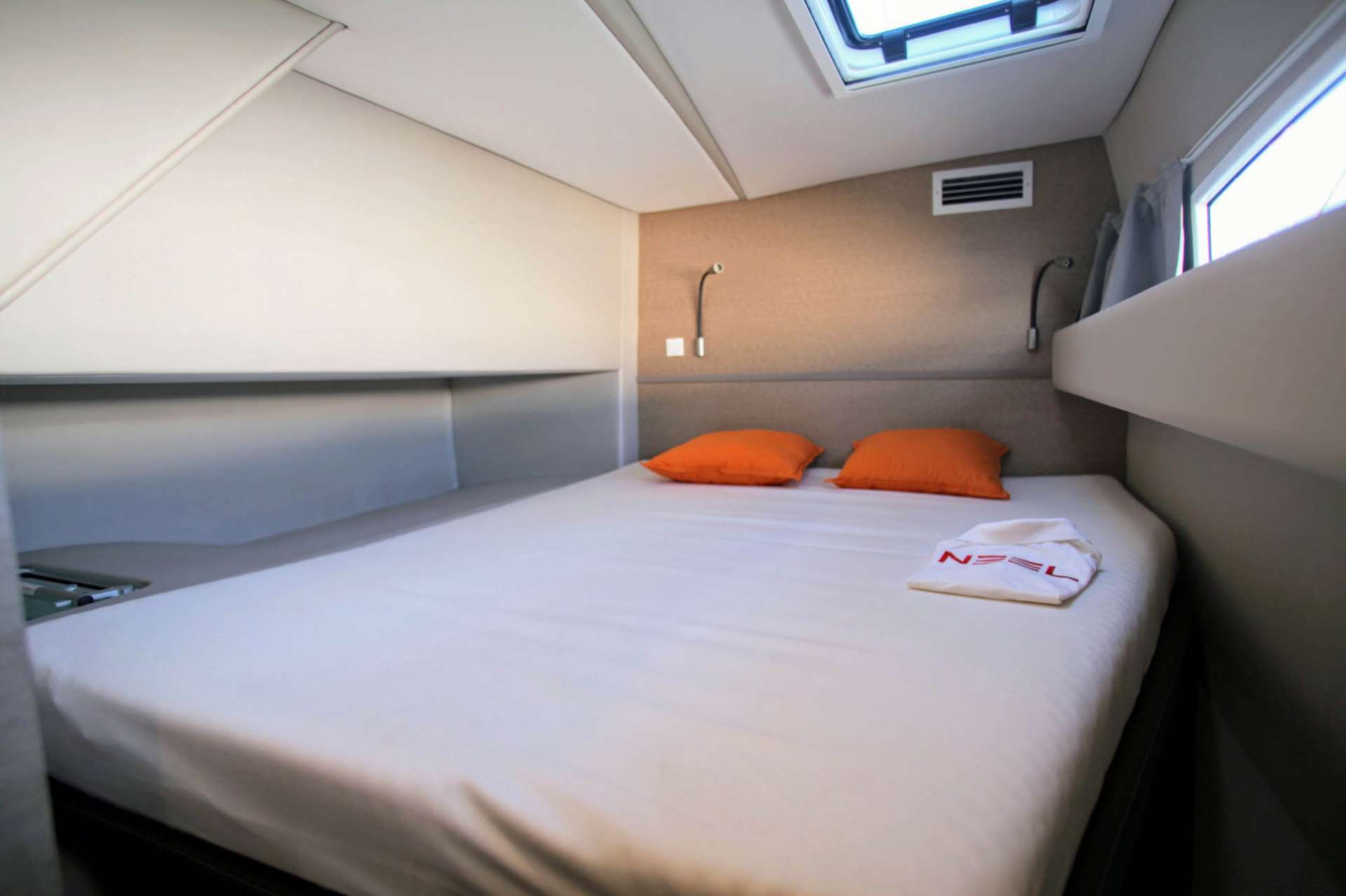 TRILOGY Yacht Charter - Guest Cabin