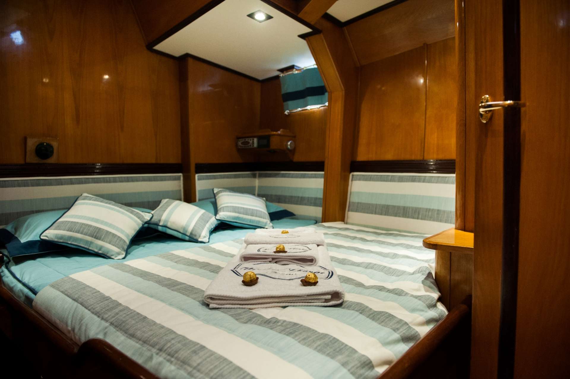 WIND OF CHANGE Yacht Charter - VIP Cabin Bed