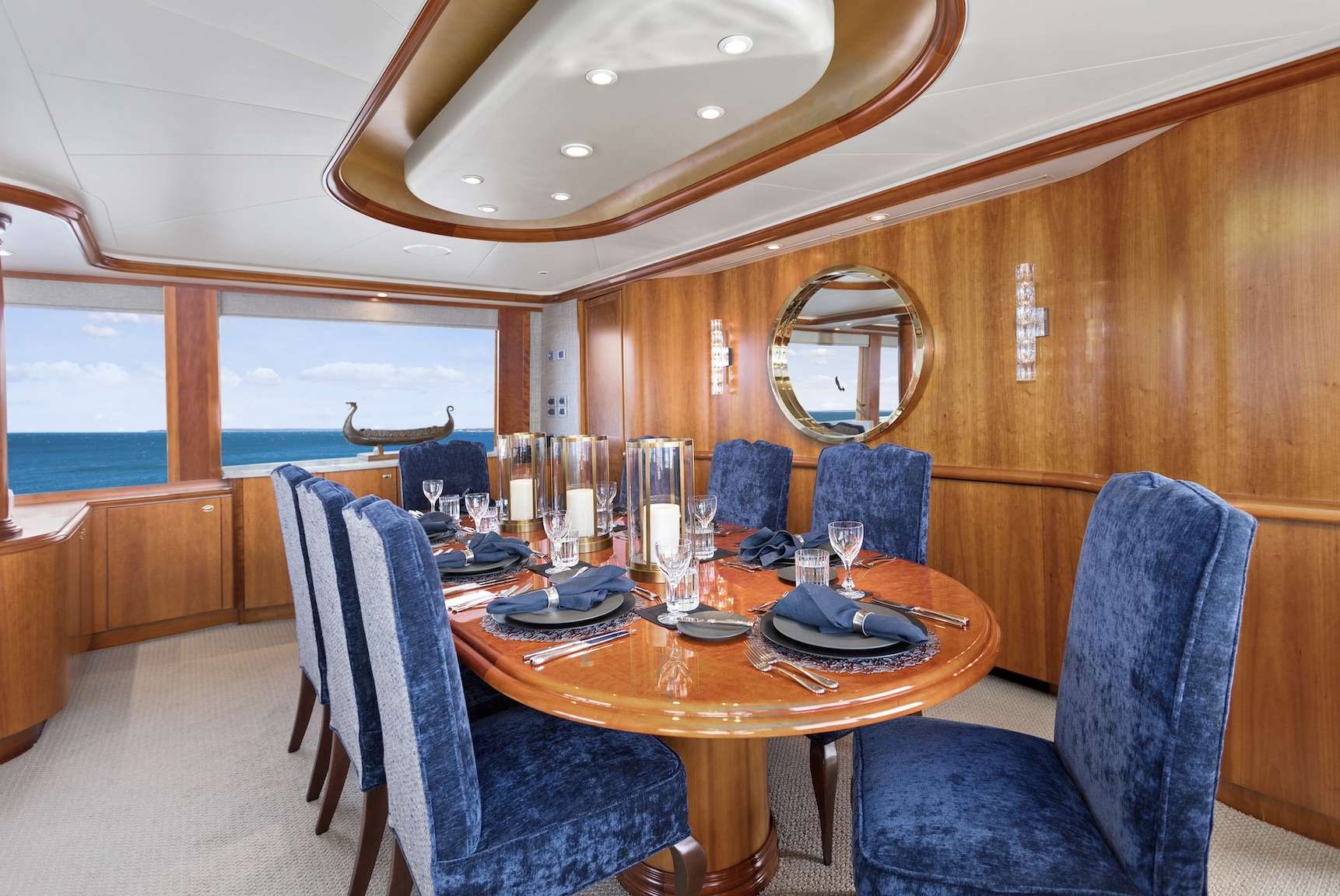 Salon Formal Dining