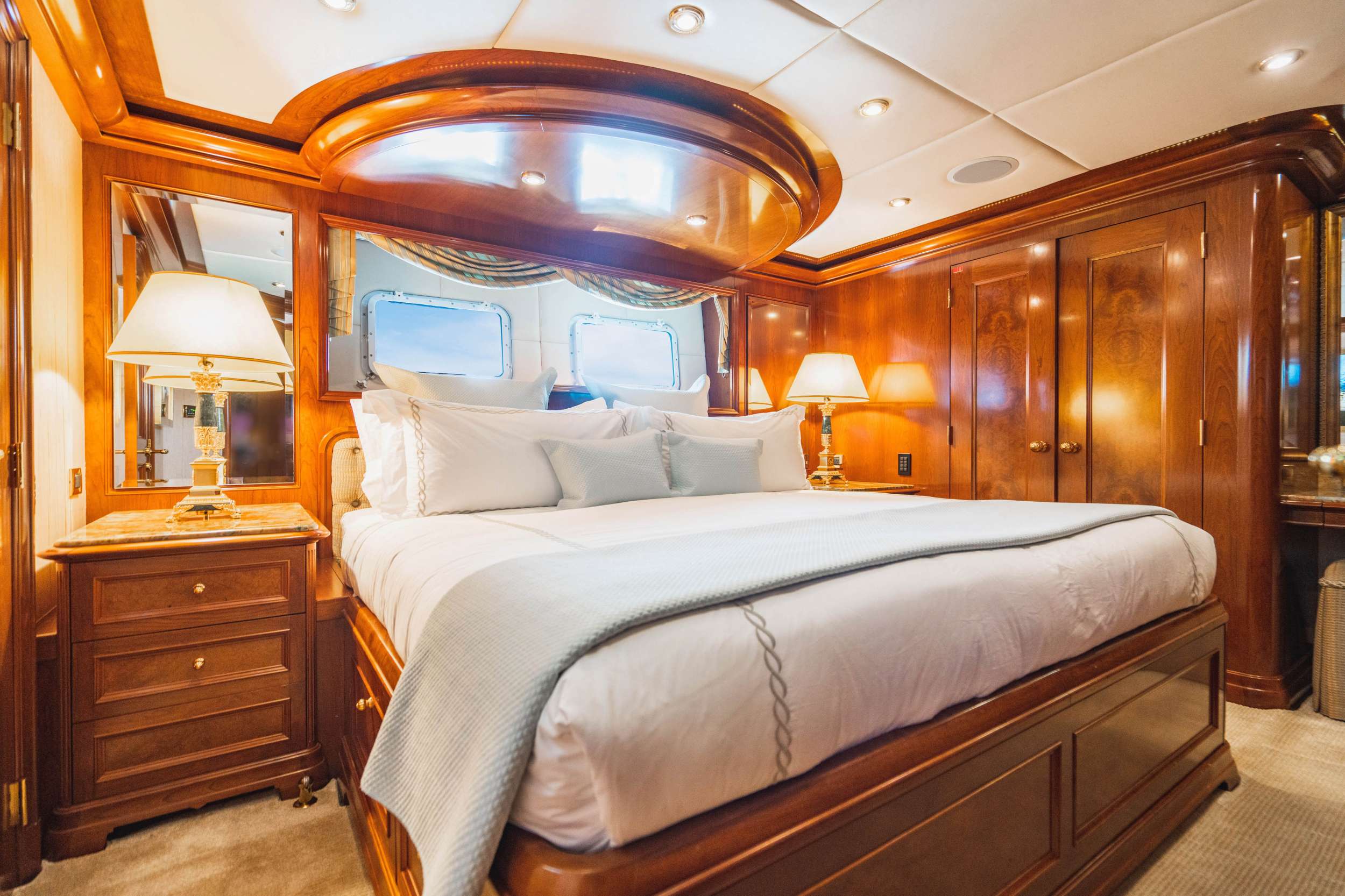 AQUASITION Yacht Charter - King Guest stateroom 2