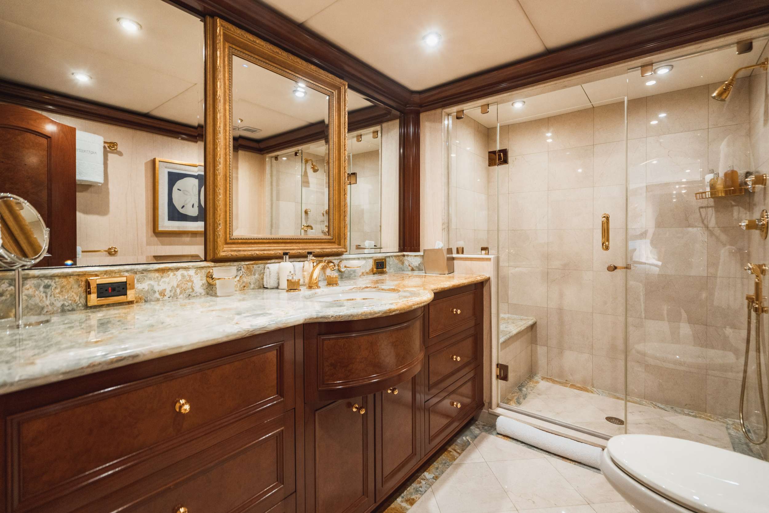 Twin guest bath