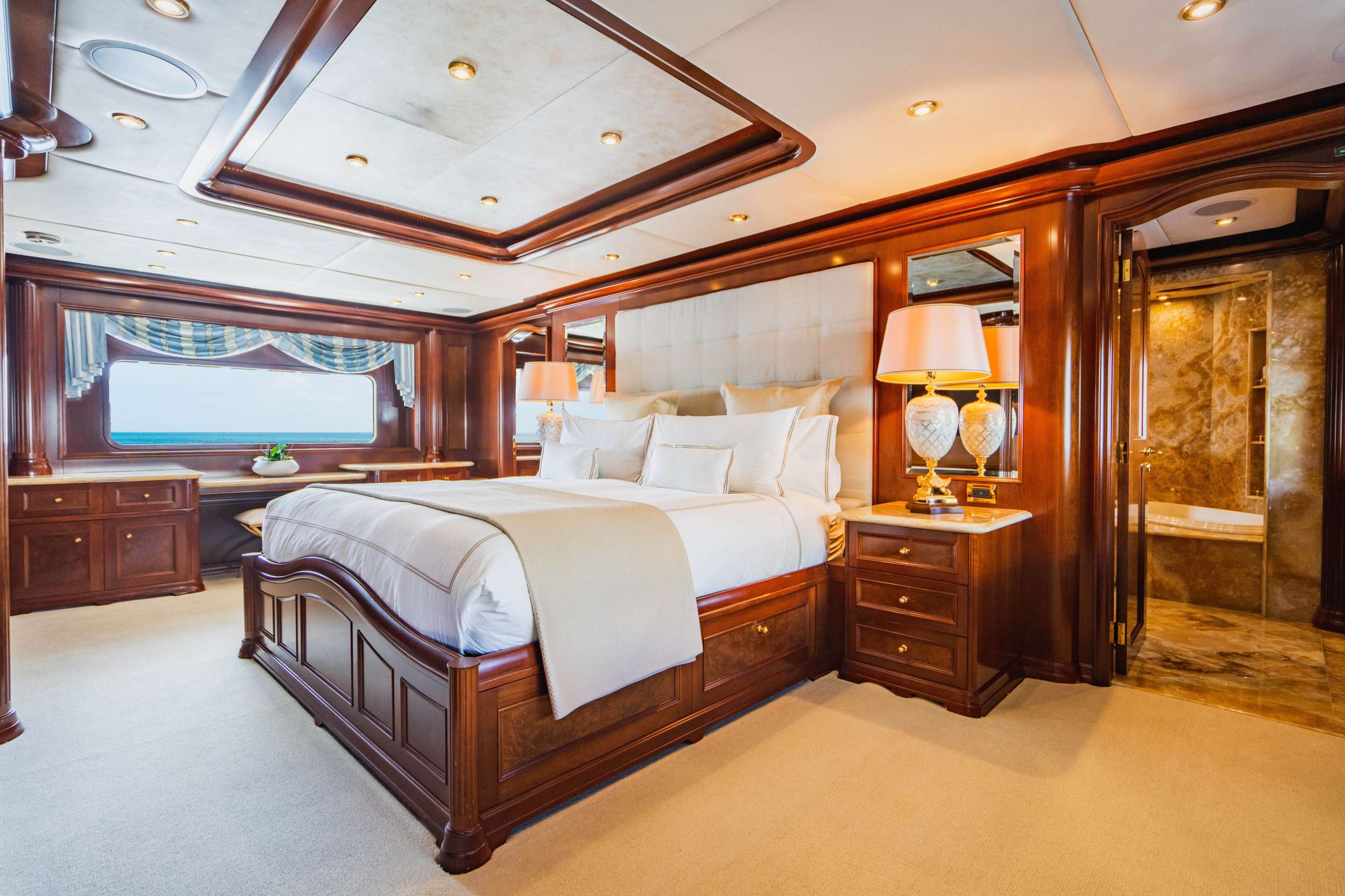 AQUASITION Yacht Charter - Master stateroom