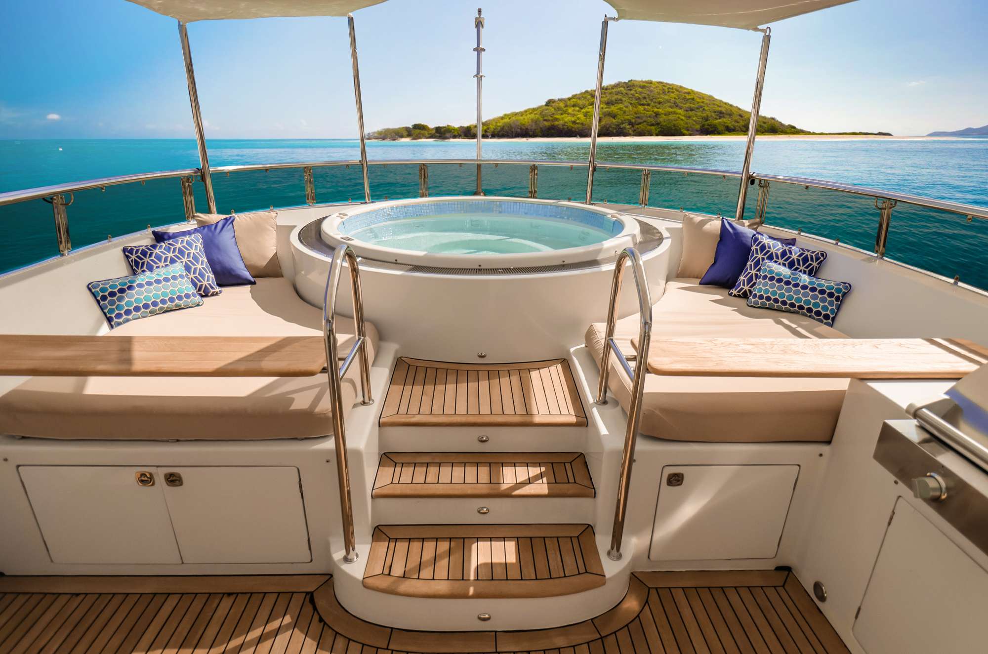 Hot Tub- Sundeck
