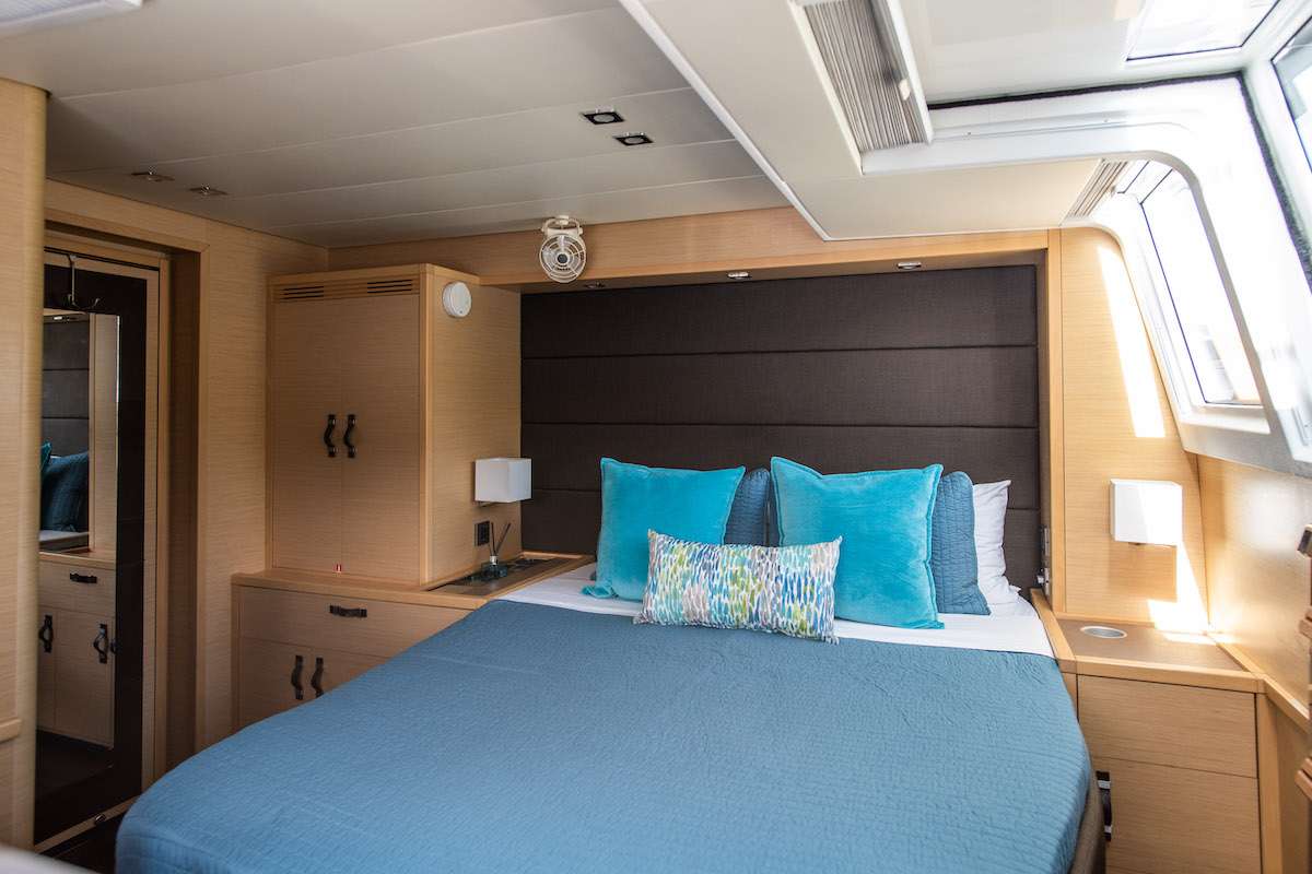 RIPPLE Yacht Charter - Guest Queen Cabin