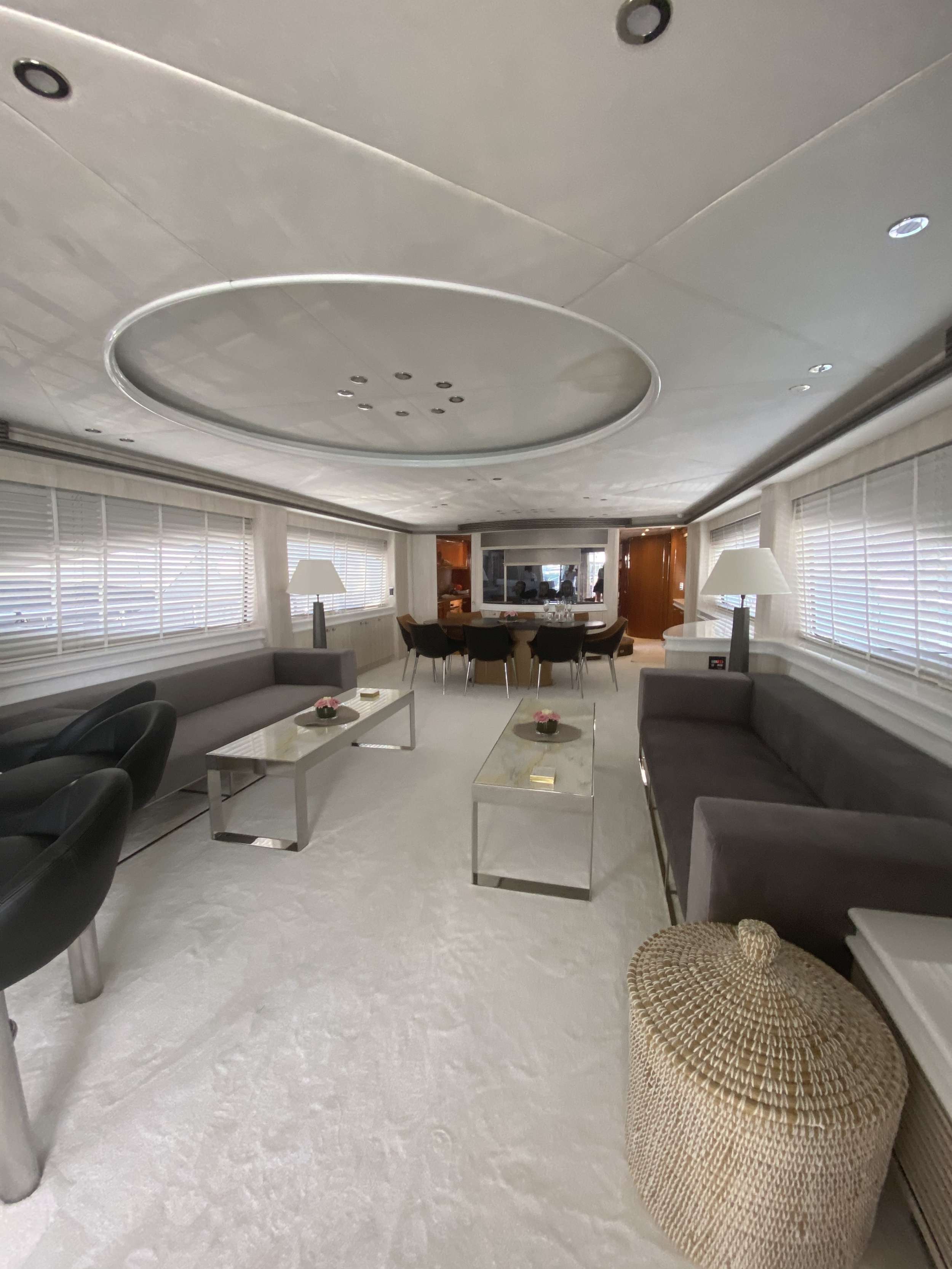 MI ALMA Yacht Charter - Salon