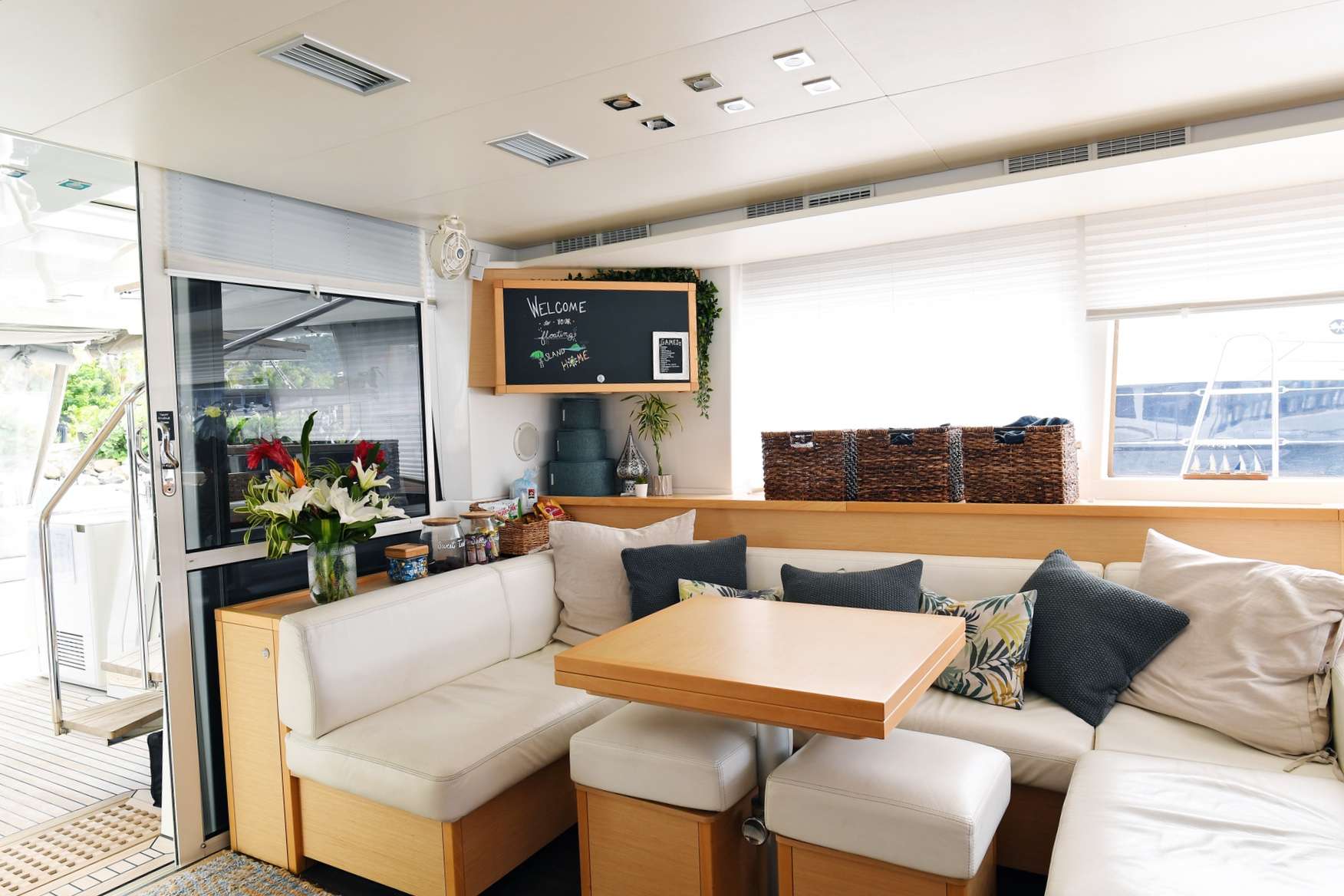VIRAMAR Yacht Charter - Salon Seating Area