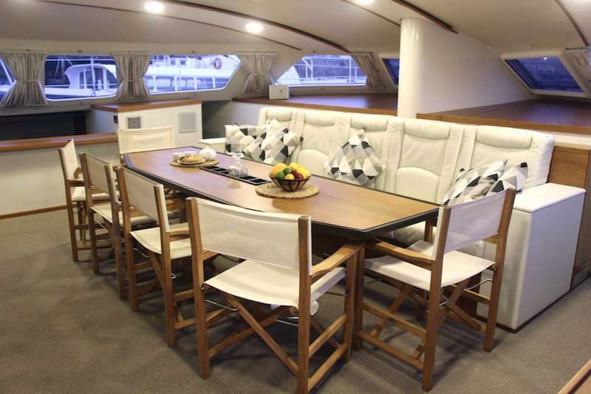 Yacht charter Wild Cat