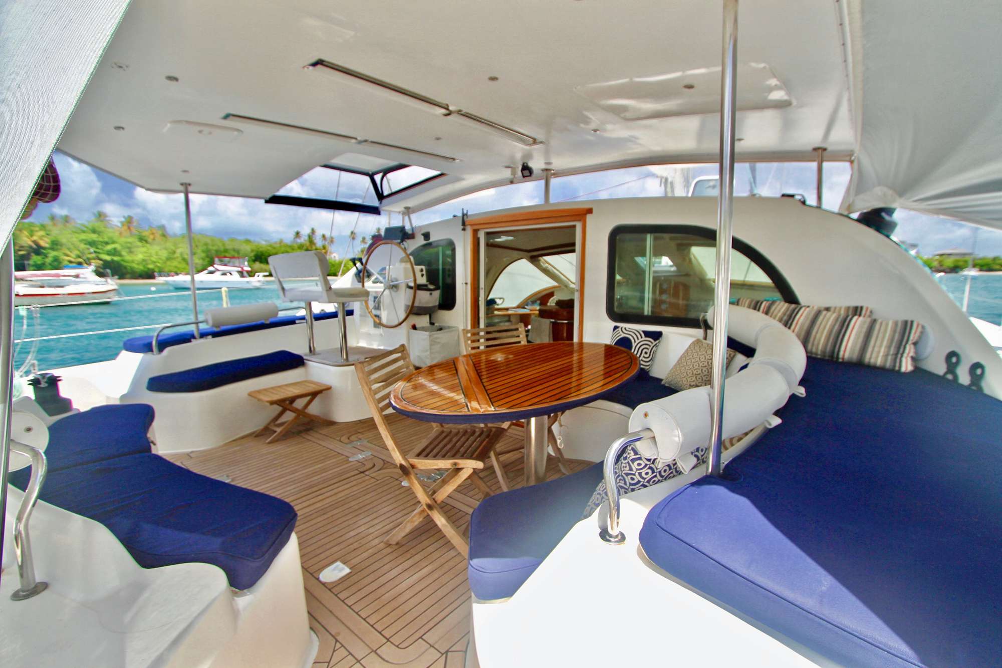 ISOLABLUE Yacht Charter - Aft Deck and Cockpit