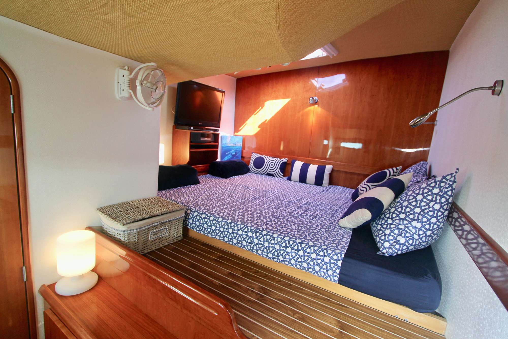 ISOLABLUE Yacht Charter - Alternate view of port fwd cabin