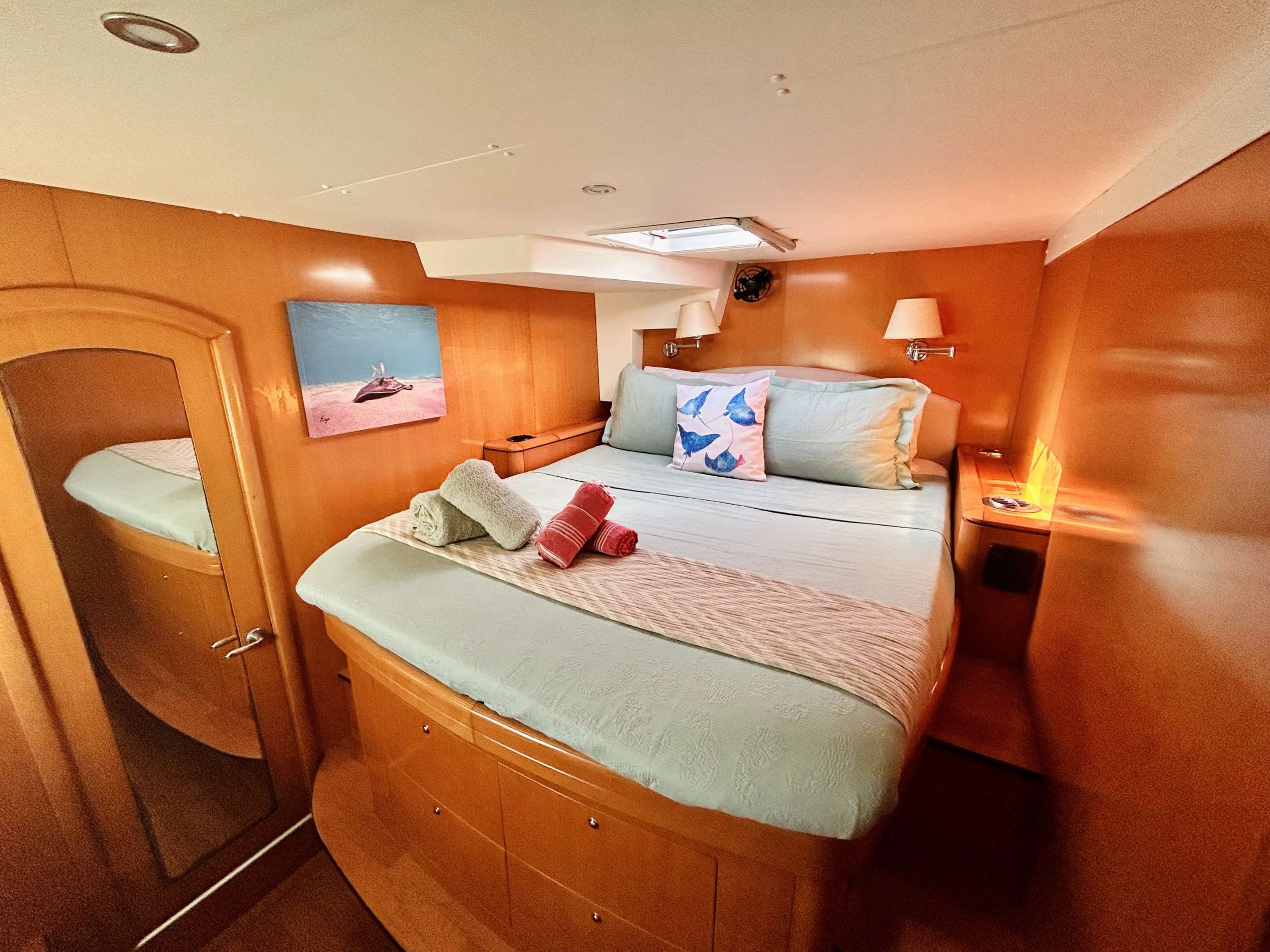 PHYSALIA Yacht Charter - Cabin 2