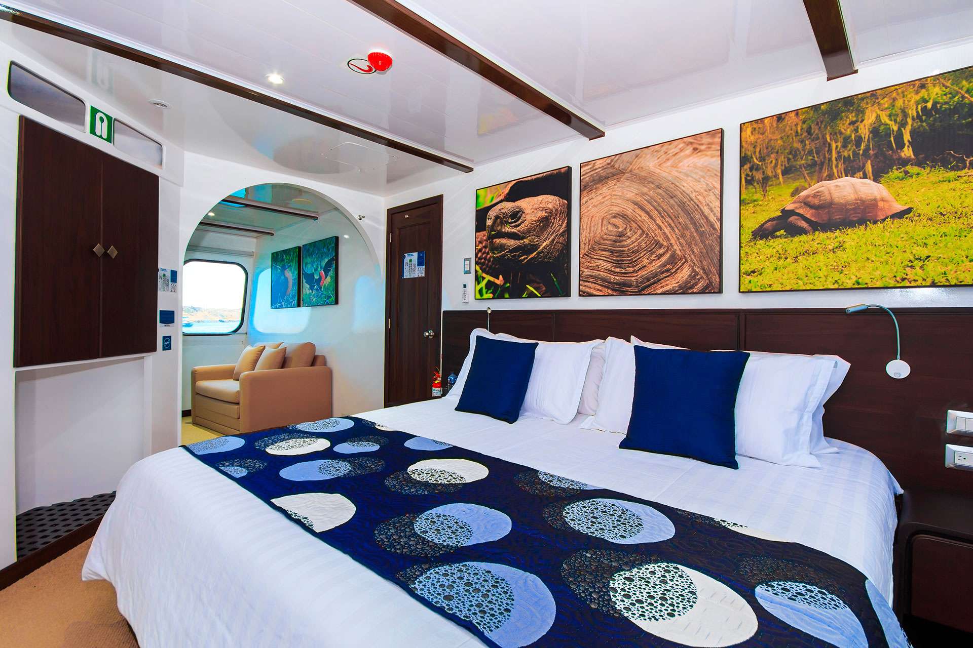 Natural Paradise Yacht Charter - Double Cabin