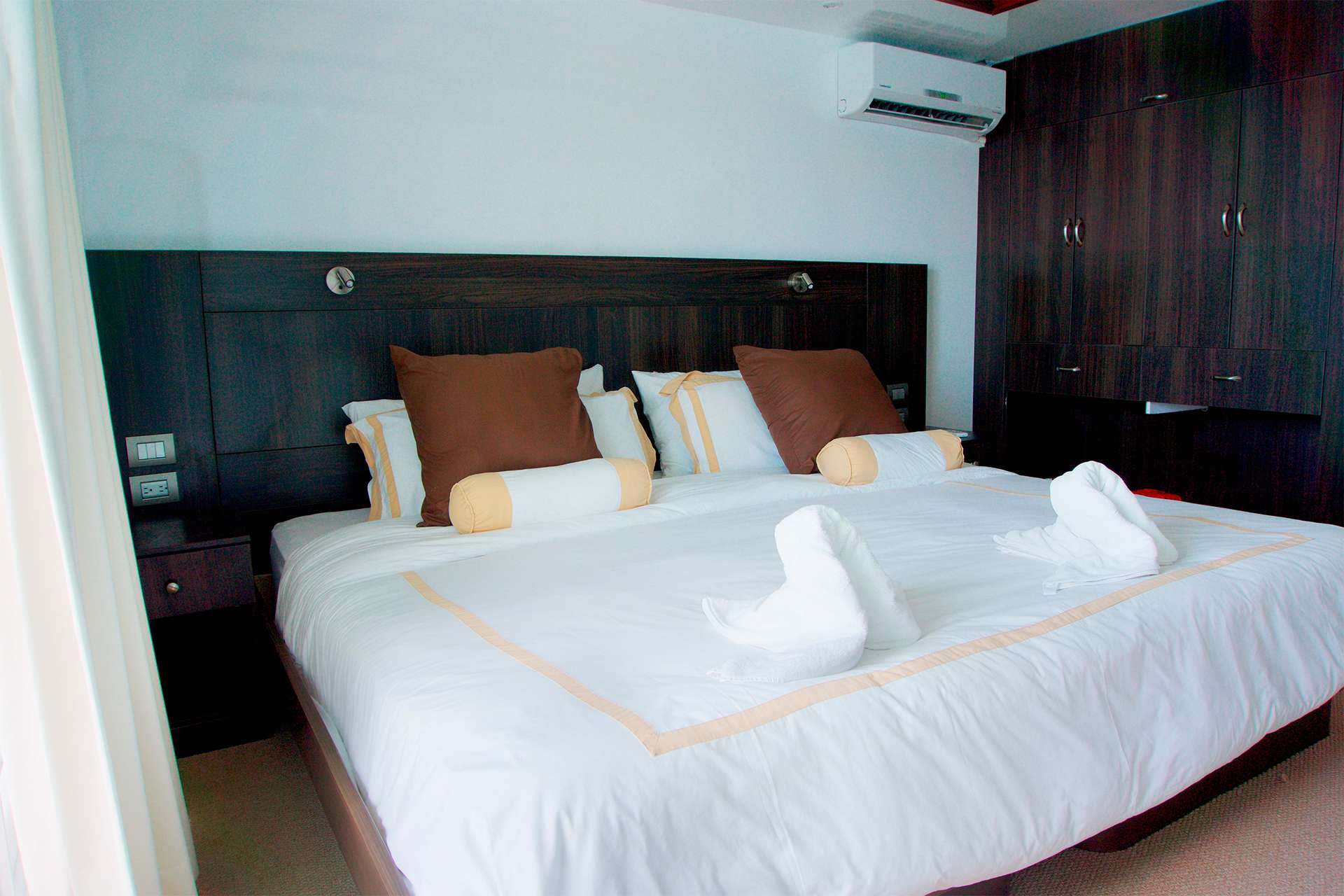 Double Cabin