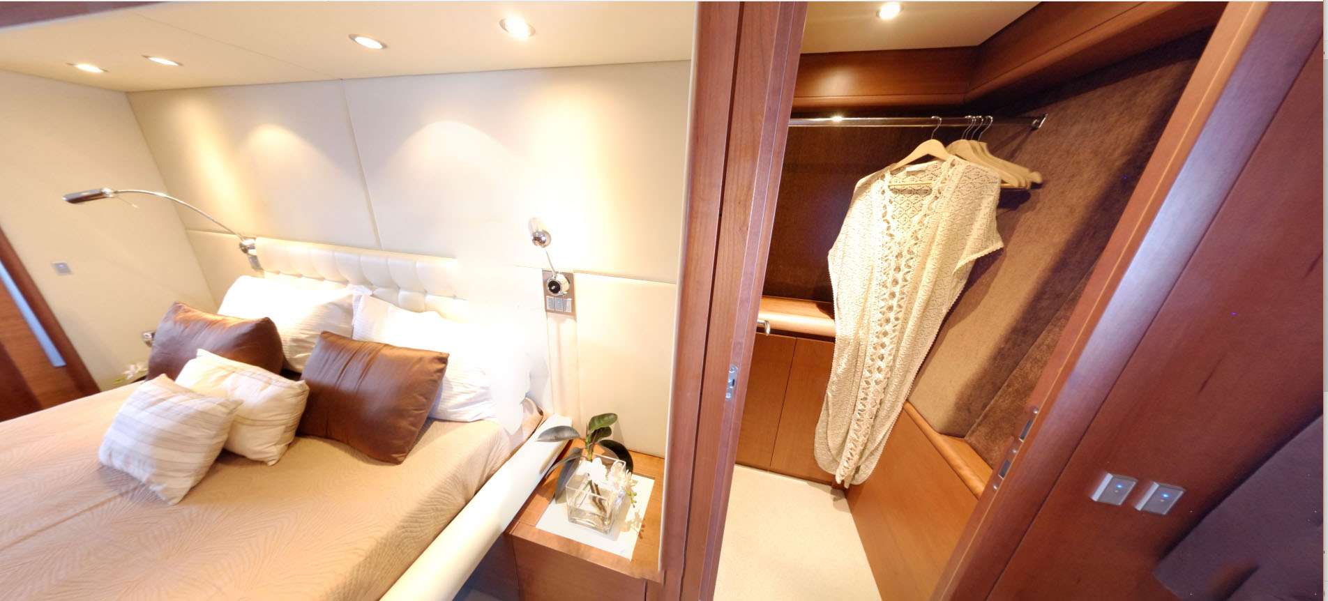 QUESTA e VITA Yacht Charter - Master cabin walk in closet