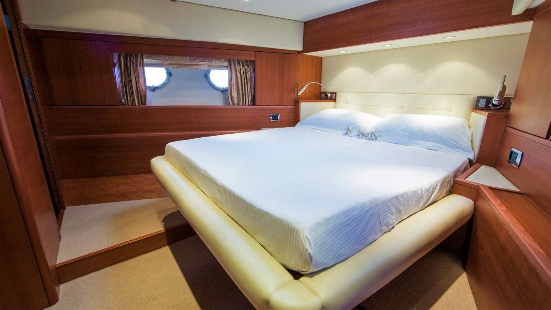 QUESTA e VITA Yacht Charter - VIP cabin