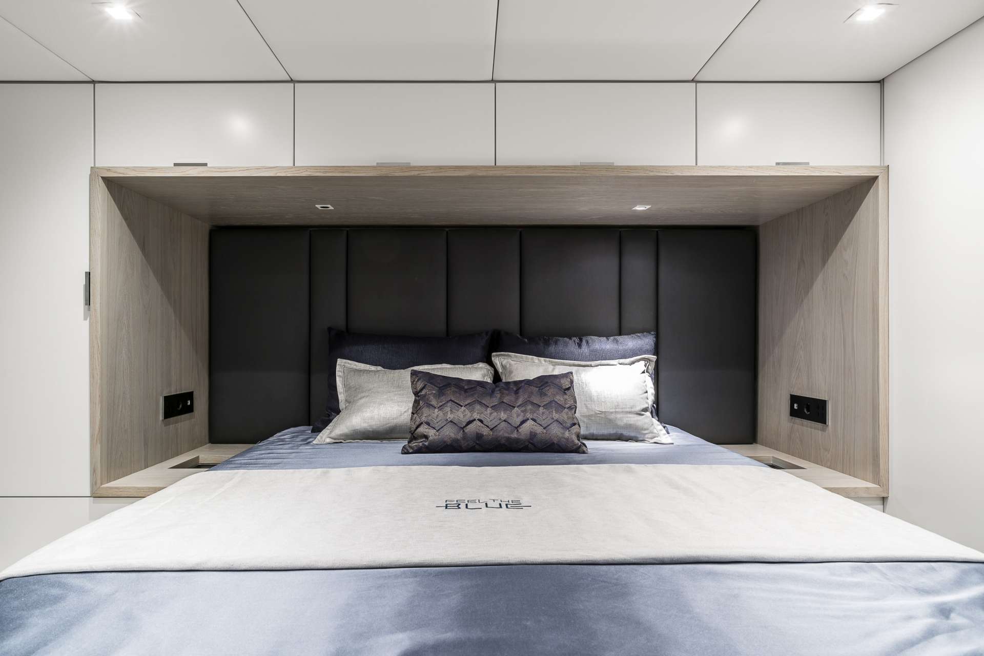 FEEL THE BLUE Yacht Charter - Guest cabin