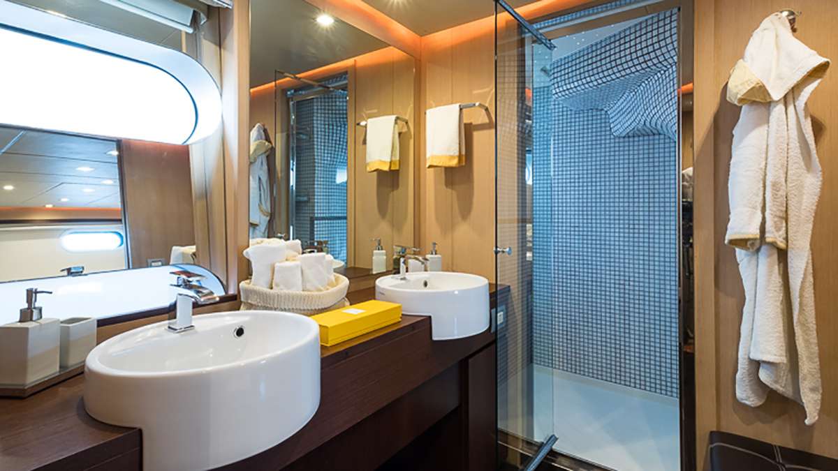 ARIA C Yacht Charter - Master bathroom