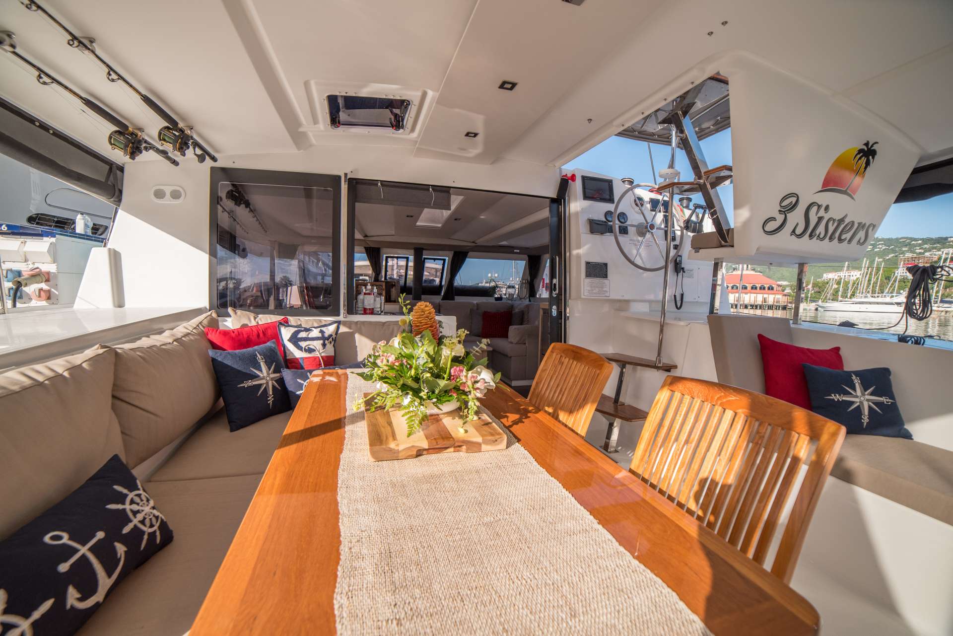 3 SISTERS Yacht Charter - Spacious cockpit dining area