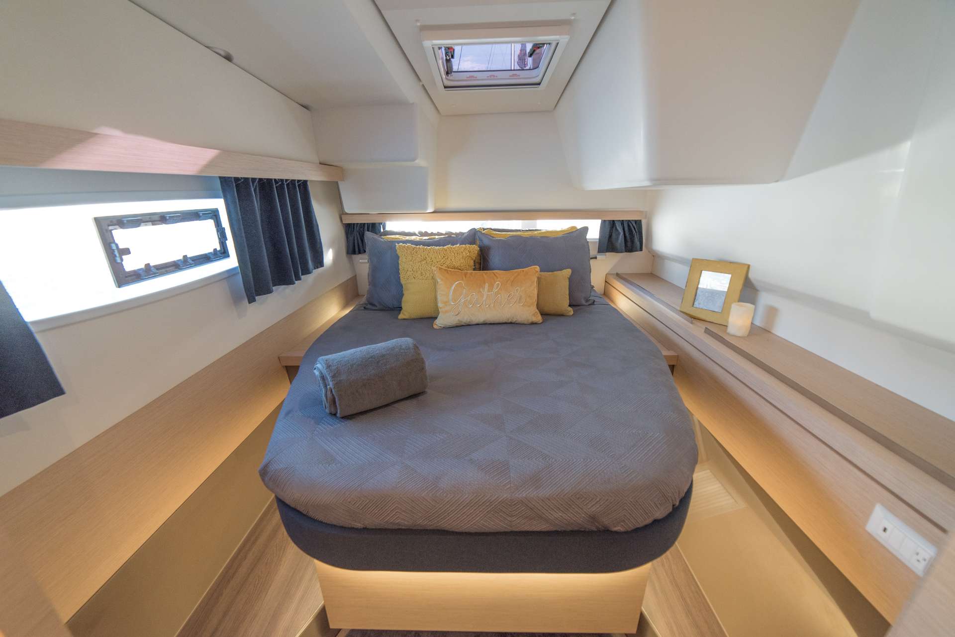 3 SISTERS Yacht Charter - Master Cabin