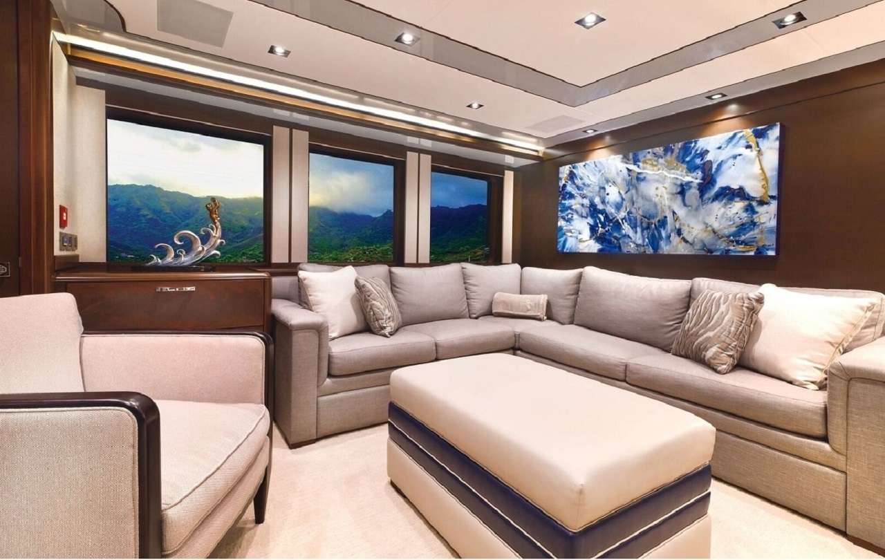 VIVIERAE II Yacht Charter - Sky Lounge