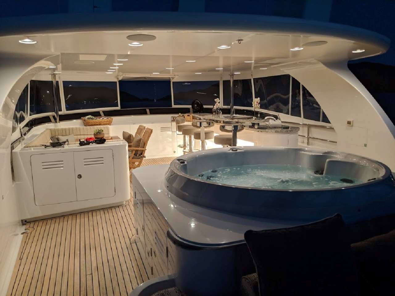 VIVIERAE II Yacht Charter - Top deck