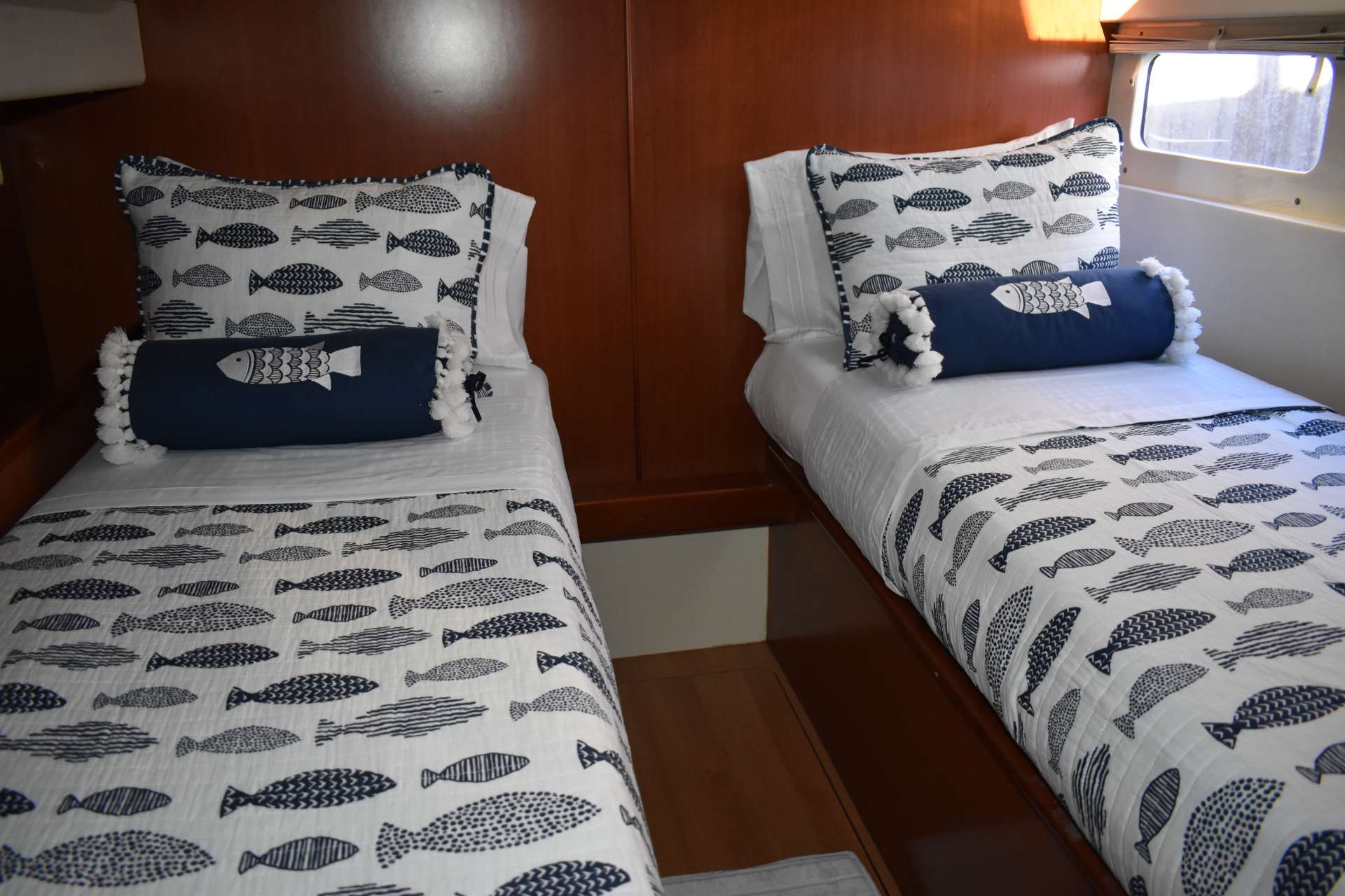 Optional guest cabin with two twin beds on lower port side.