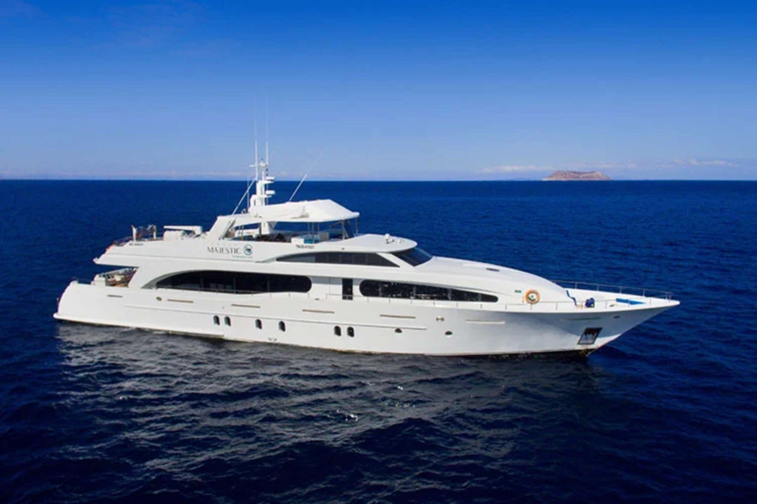 Yacht Charter Grand Majestic | Ritzy Charters