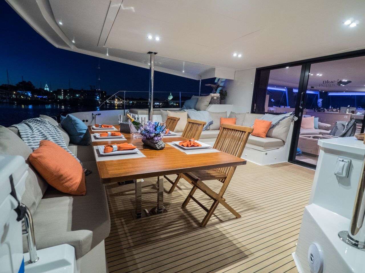 BLUE PEPPER Yacht Charter - Aft deck seating