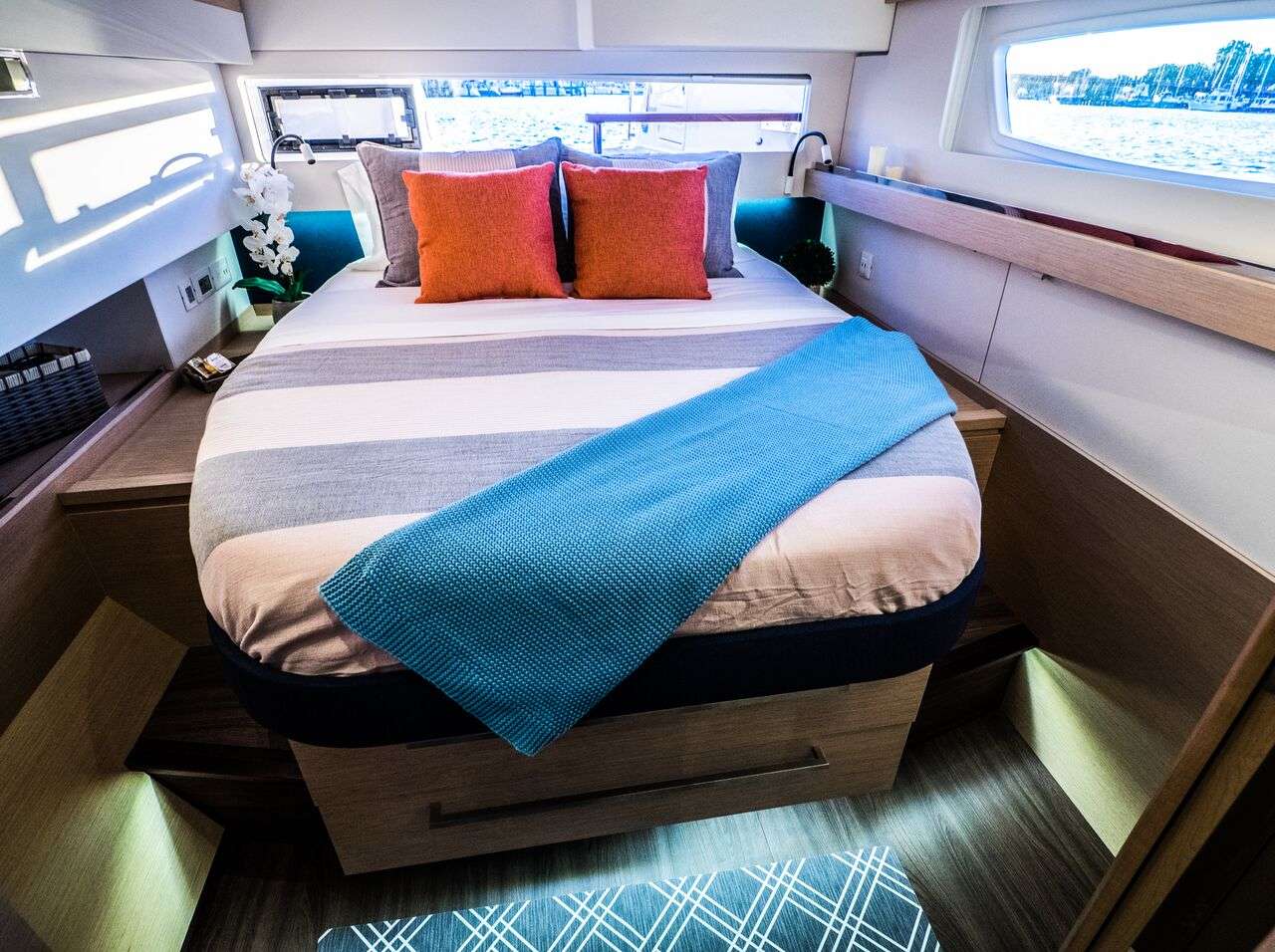 Queen guest cabin