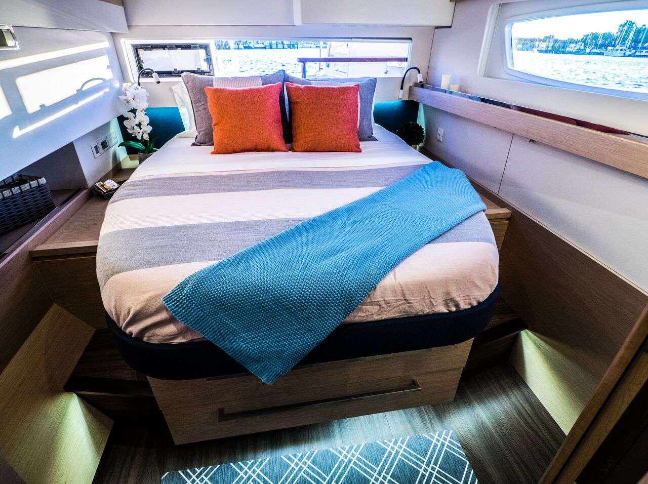 BLUE PEPPER Yacht Charter - Queen guest cabin
