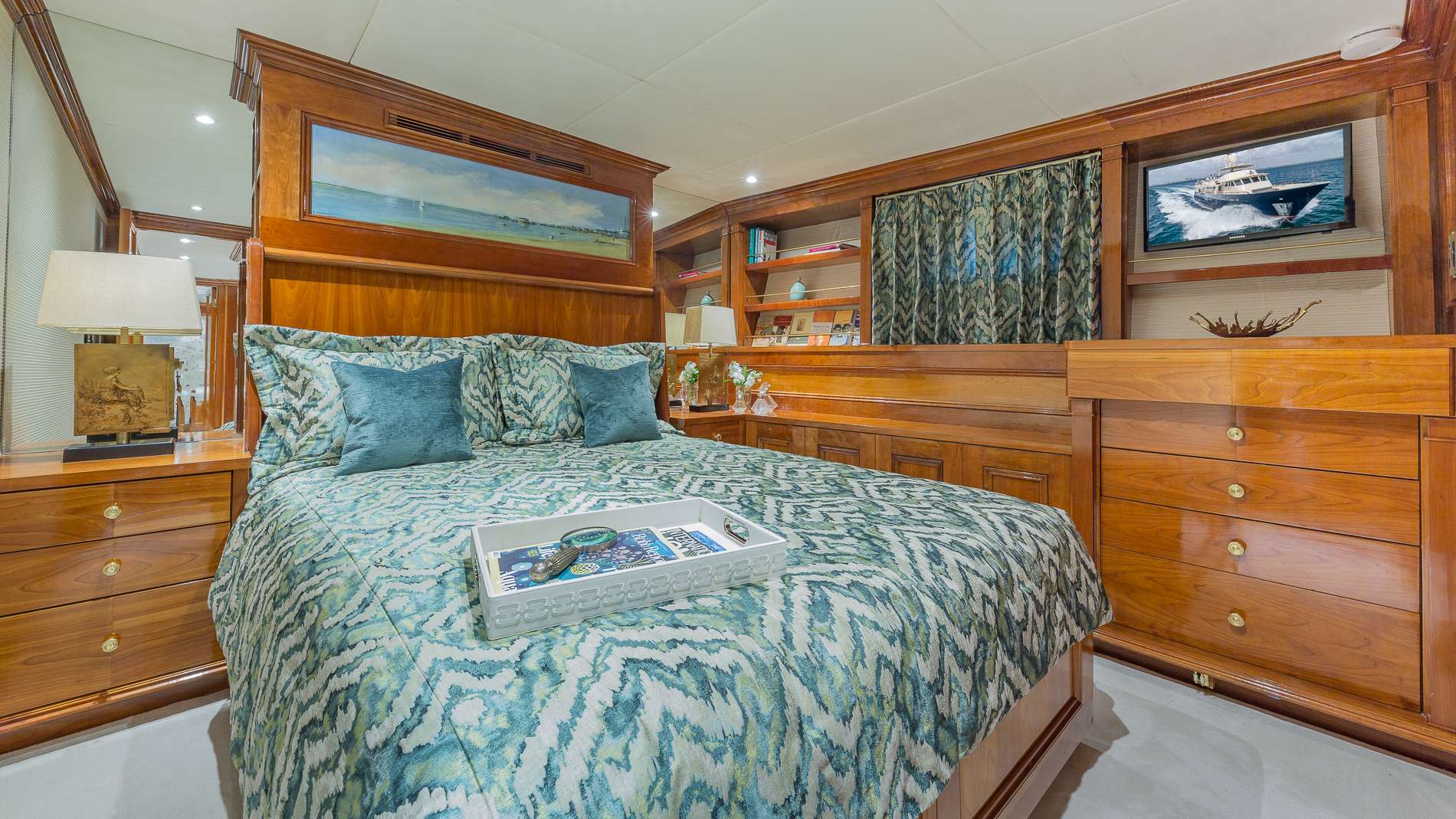 ARIADNE Yacht Charter - Guest Queen Stateroom