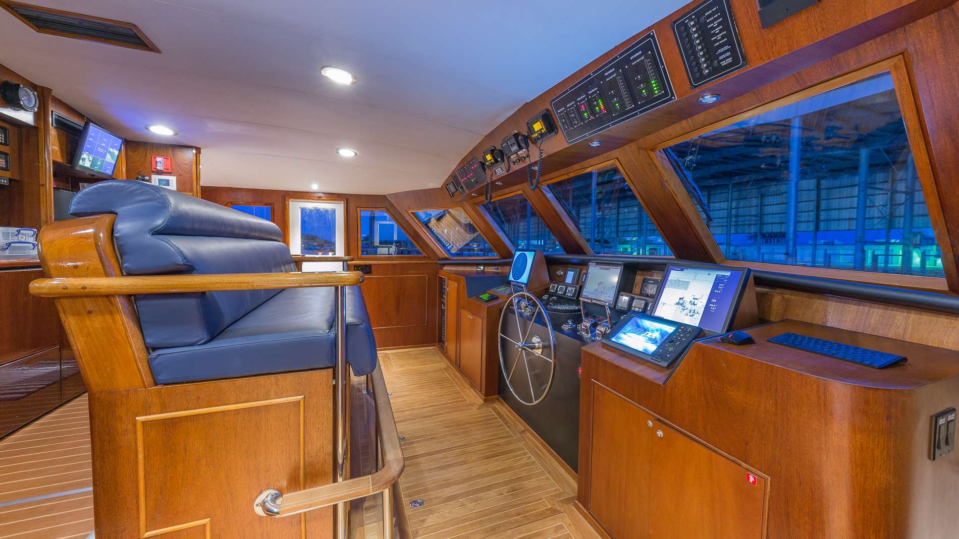 ARIADNE Yacht Charter - Pilothouse